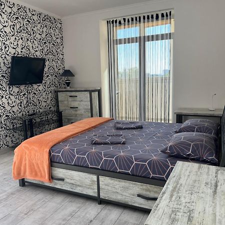 Home In Center With Jacuzzi Ivano-Frankivsk Luaran gambar