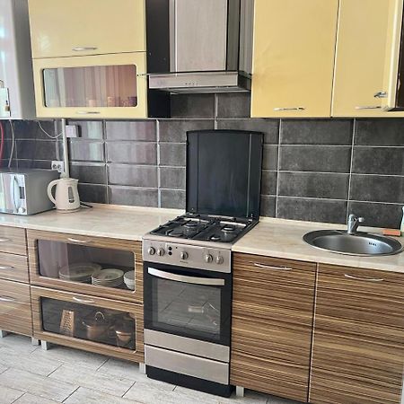 Home In Center With Jacuzzi Ivano-Frankivsk Luaran gambar