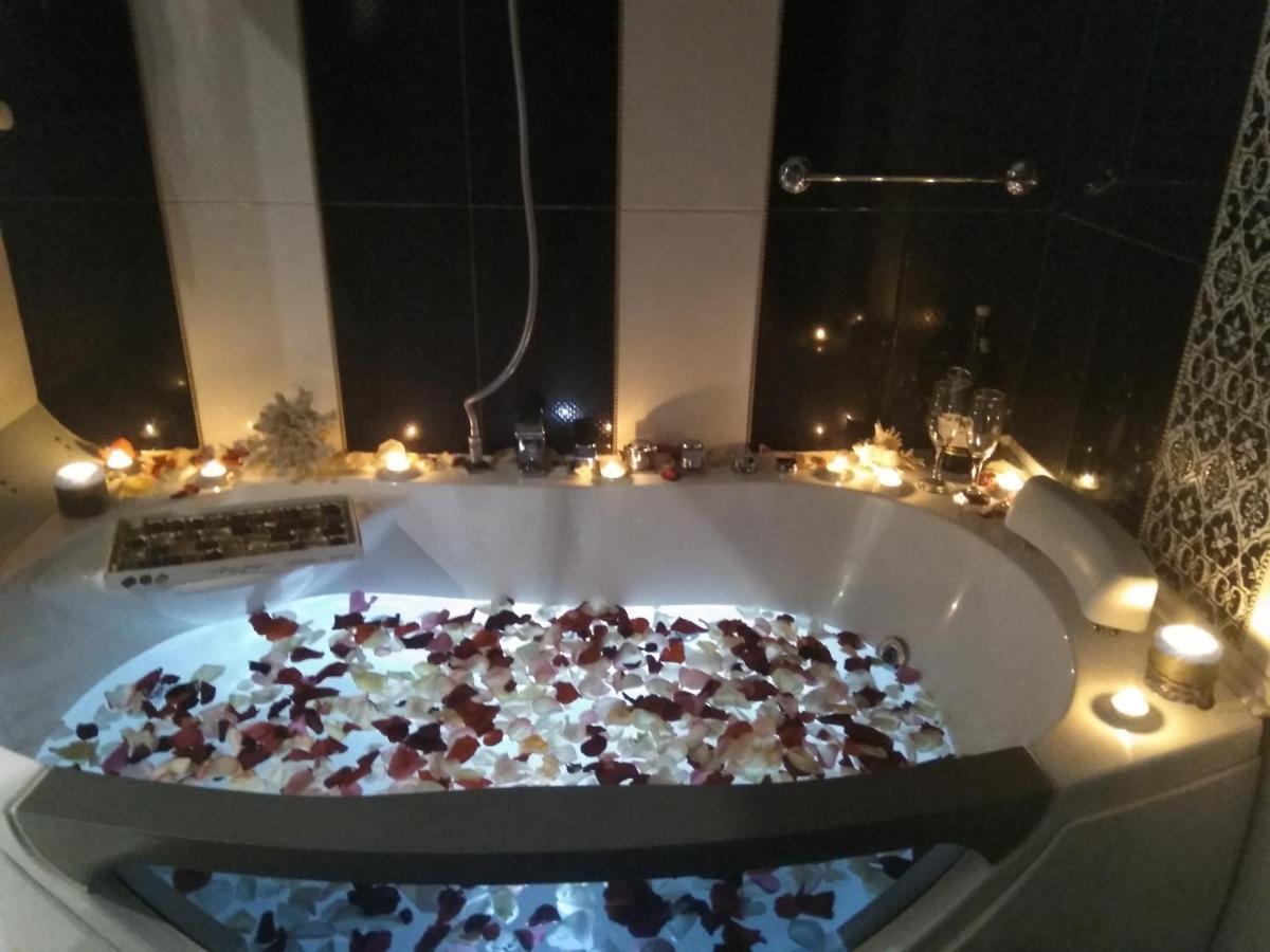 Home In Center With Jacuzzi Ivano-Frankivsk Luaran gambar