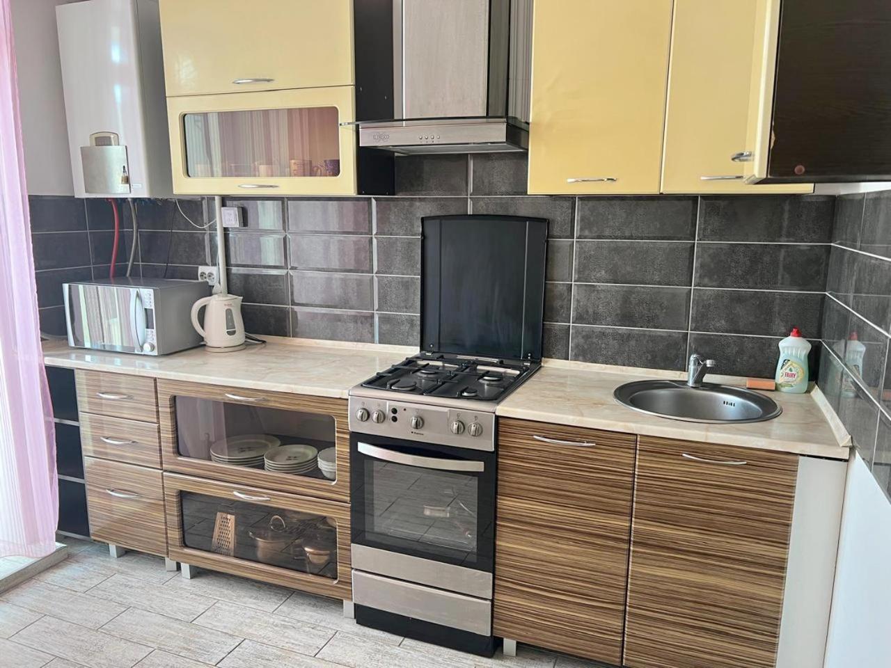 Home In Center With Jacuzzi Ivano-Frankivsk Luaran gambar